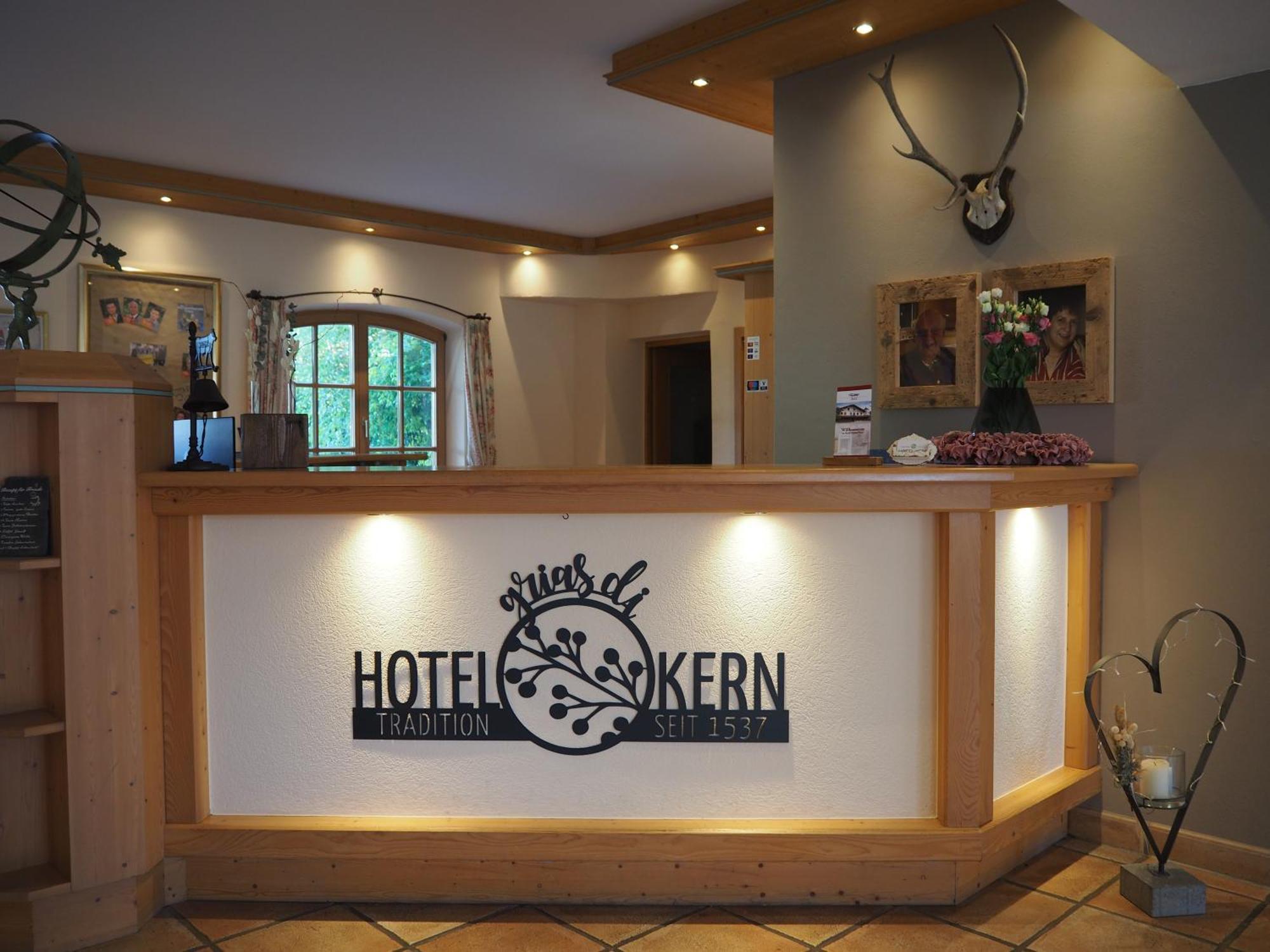 Hotel Garni Kern Halfing エクステリア 写真